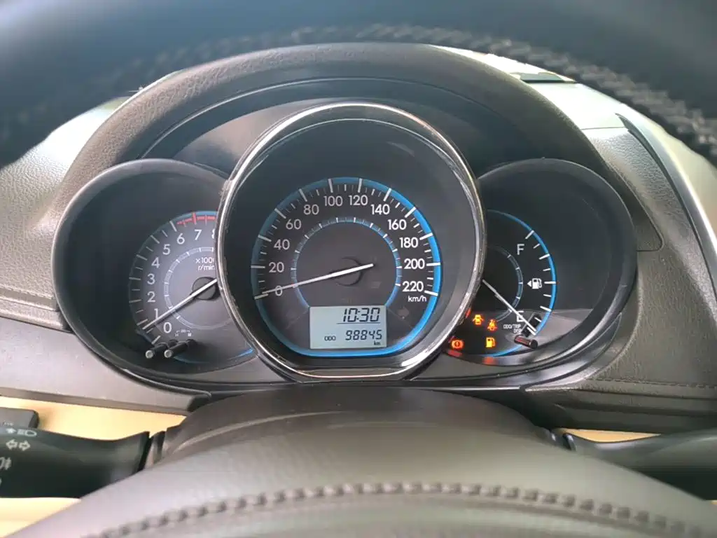 Toyota Vios 2015 — фото 12