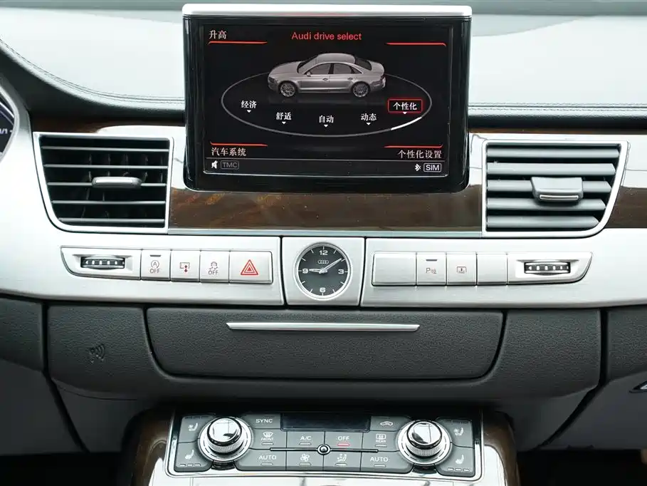 Audi A8 2014 — фото 17