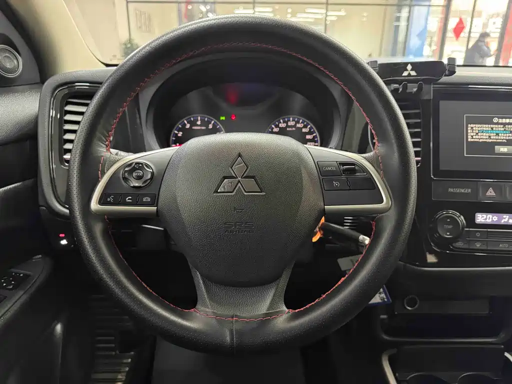Mitsubishi Outlander 2022 — фото 15