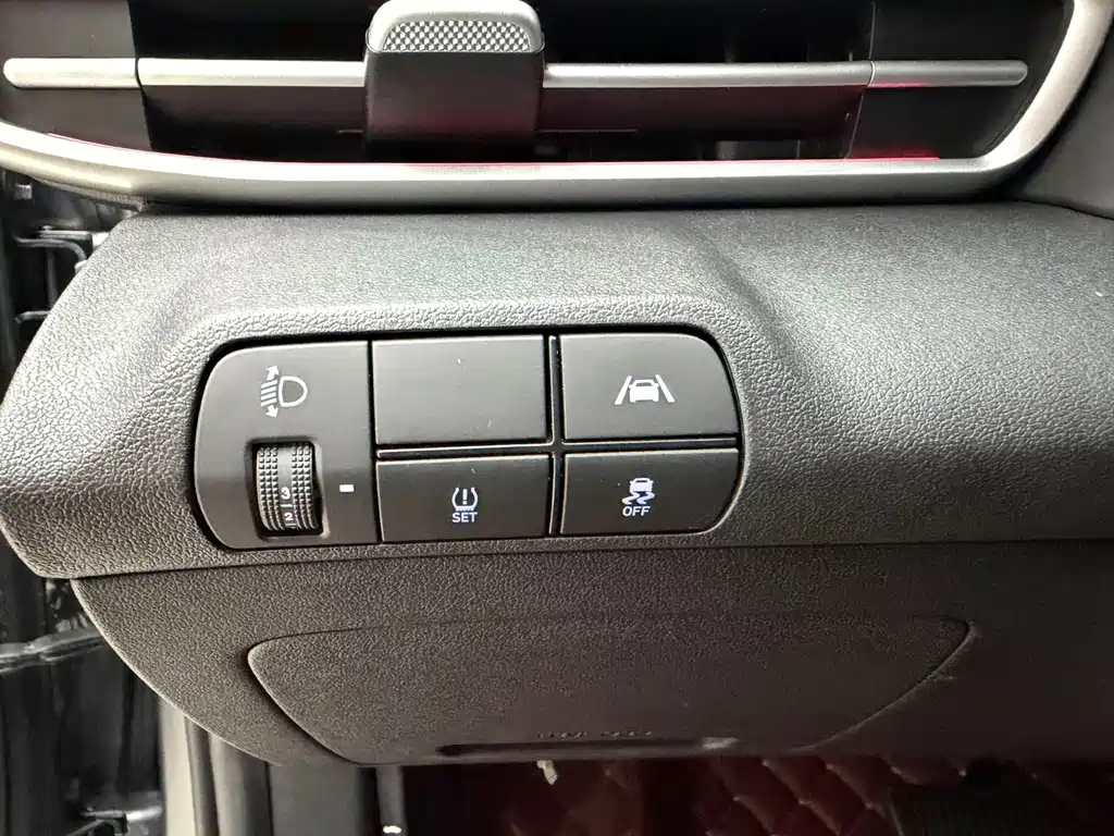 Hyundai Elantra 2023 — фото 14