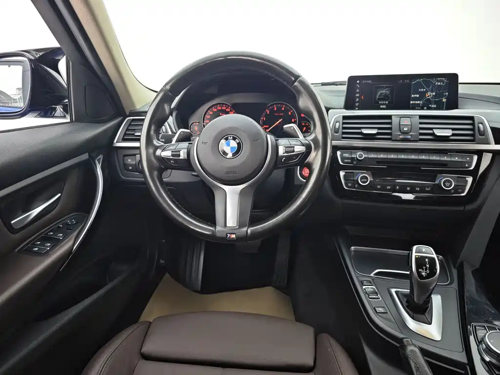 BMW 3 Series 2018 — фото 15