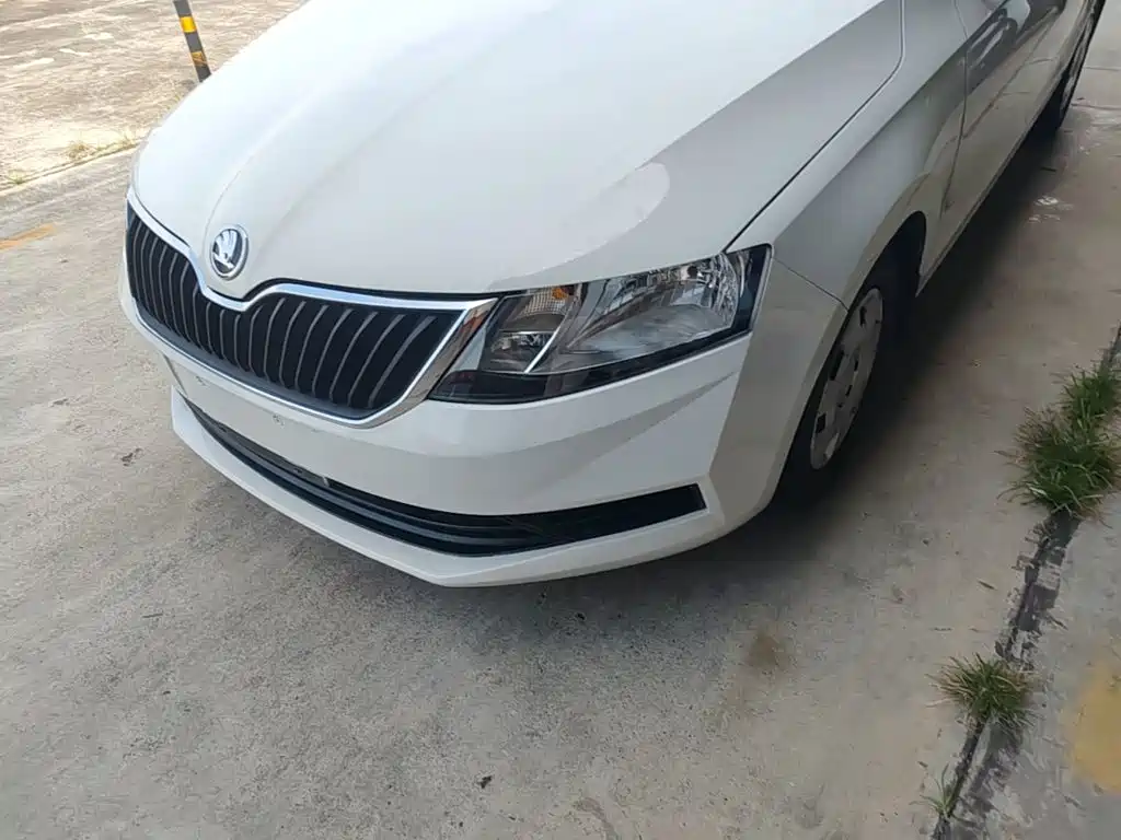 Skoda Rapid 2018 — фото 24