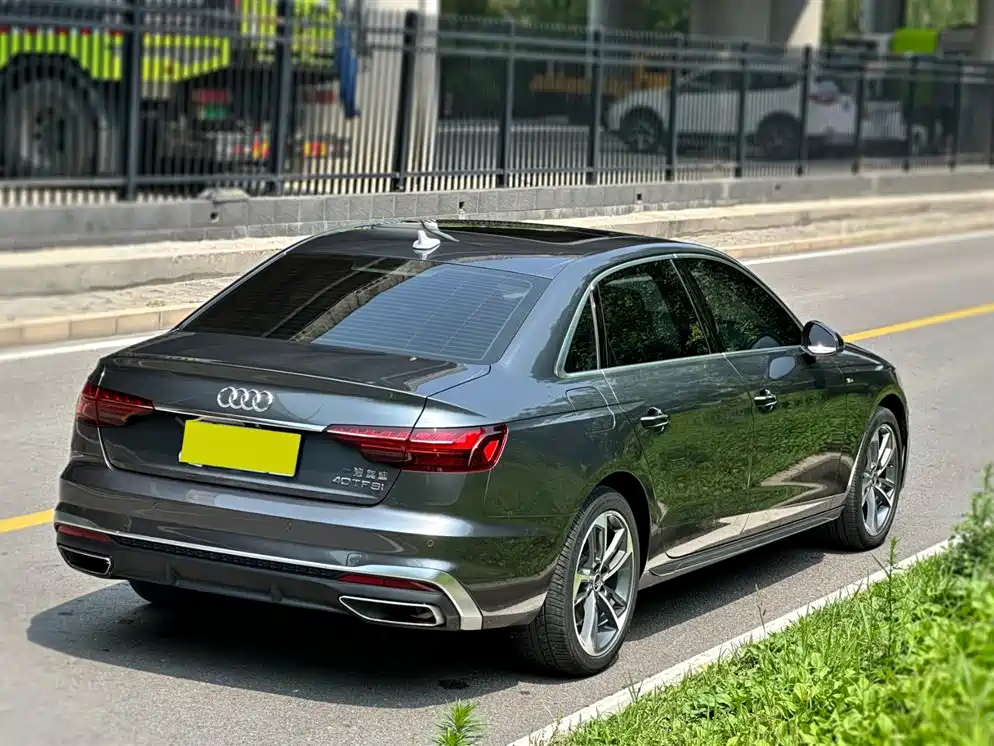 Audi A4L 2023 — фото 20