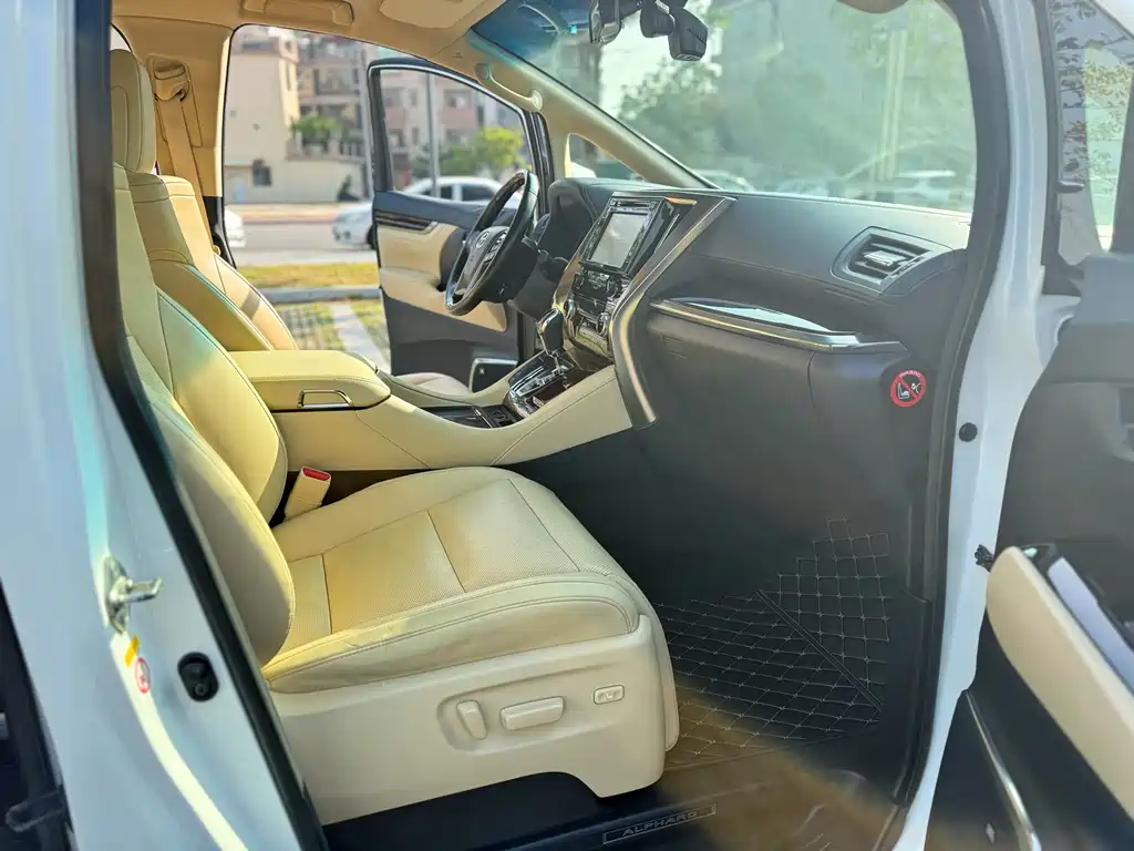 Toyota Alphard 2017 — фото 7