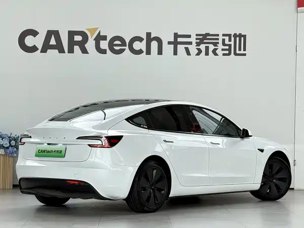 Tesla Model 3 2024