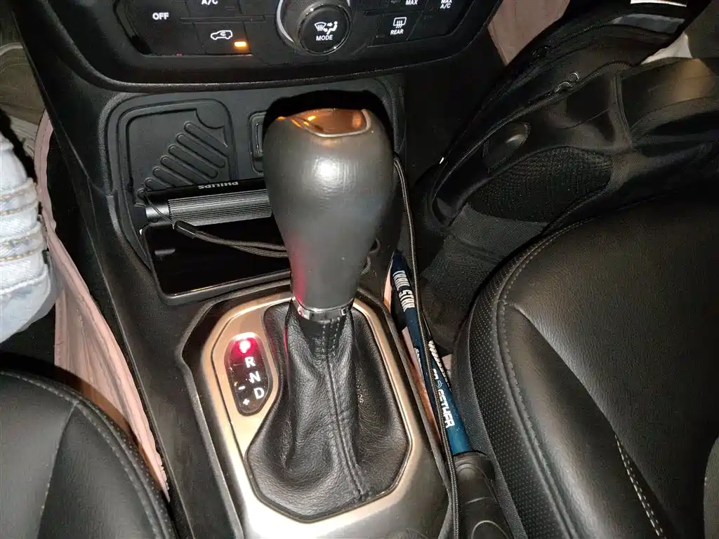 Jeep Renegade 2020 — фото 10