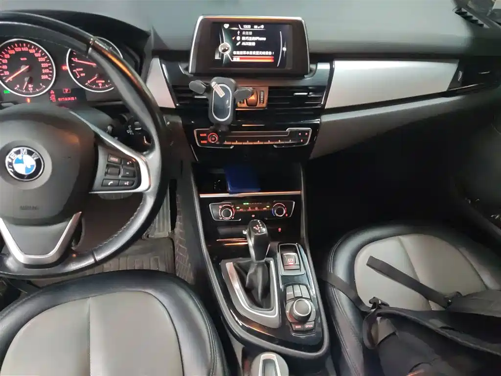BMW 2 Series Active Tourer 2017 — фото 14