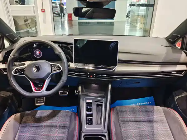 Volkswagen Golf GTI 2025