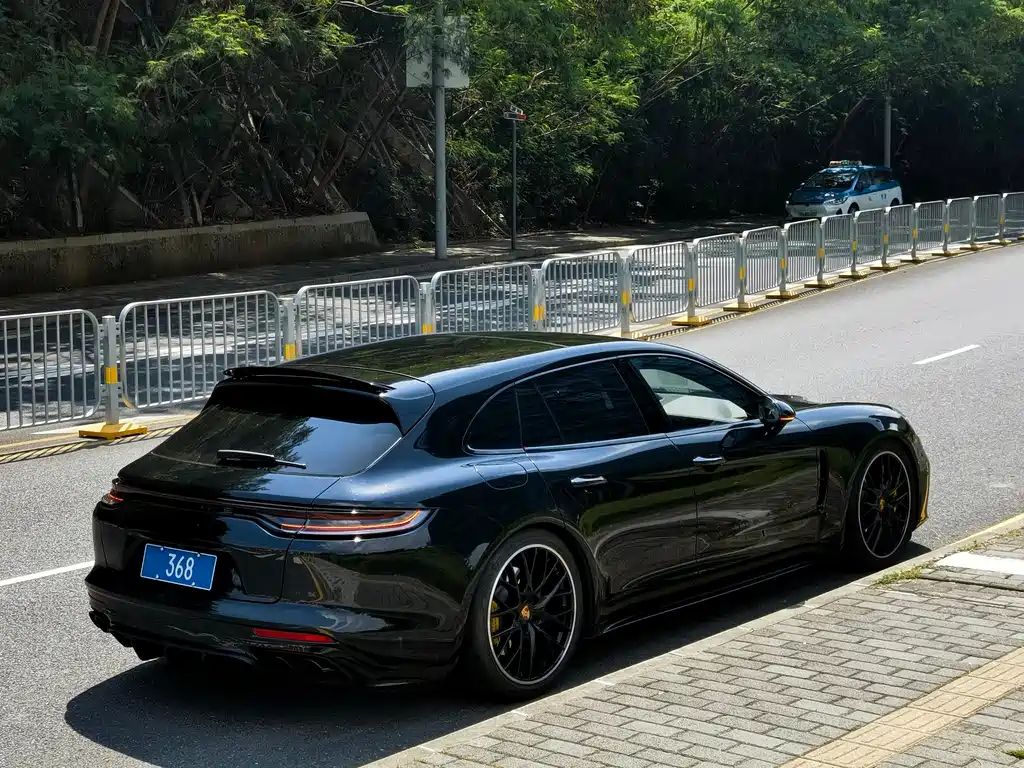 Porsche Panamera 2019 — фото 17
