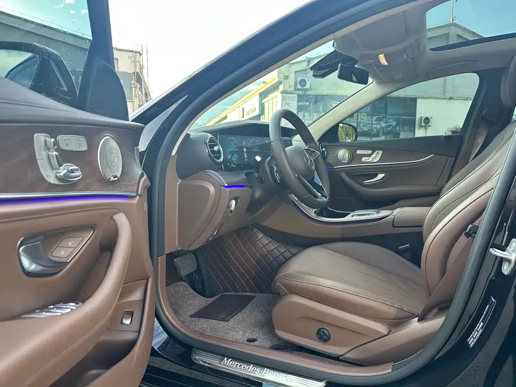Mercedes-Benz E-Class 2023 — фото 4