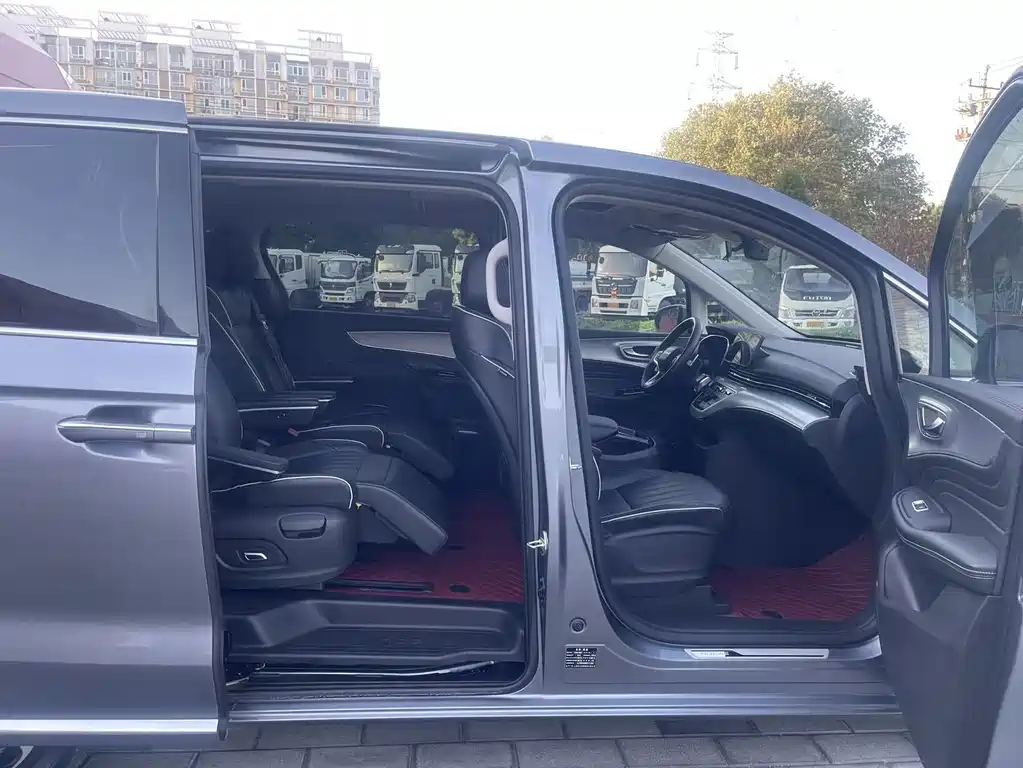 Roewe iMAX8 2023 — фото 16