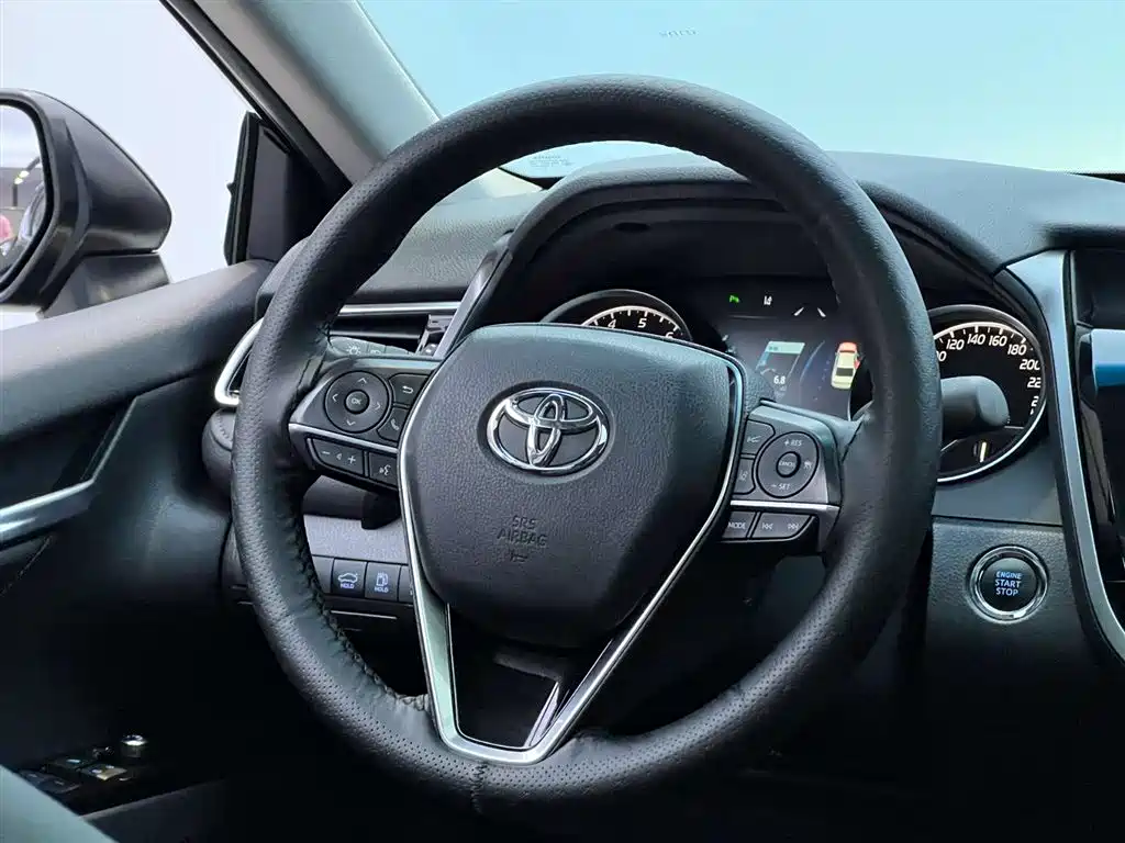 Toyota Camry 2023 — фото 28