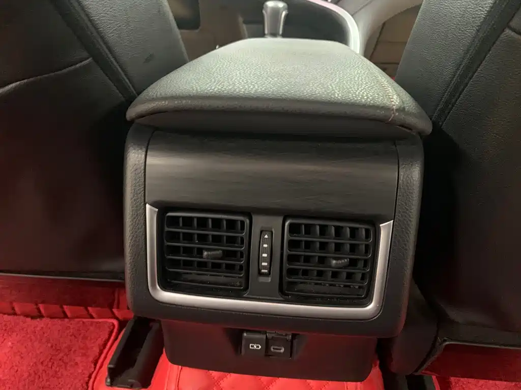 Toyota Camry 2023 — фото 12