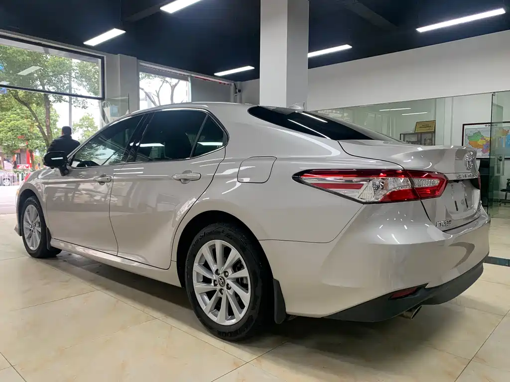 Toyota Camry 2023 — фото 15
