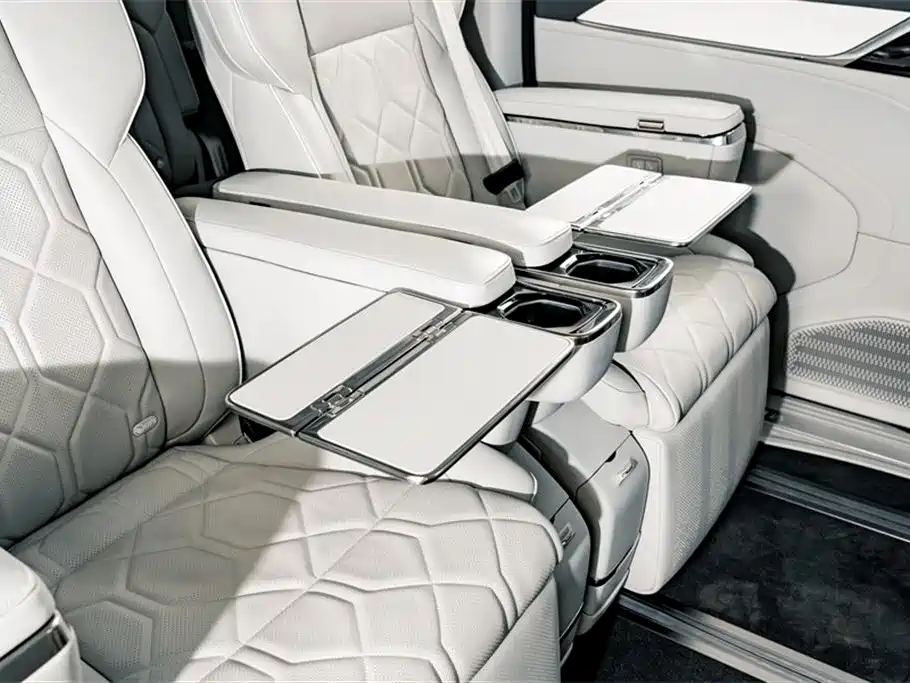 Volvo EM90 2025 — фото 26