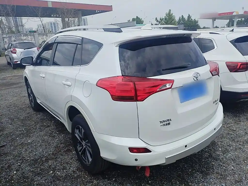 Toyota RAV4 2016 — фото 23