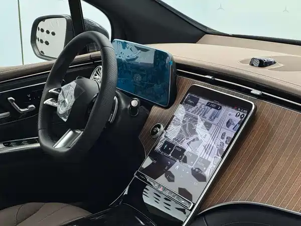Mercedes-Benz EQE SUV 2025
