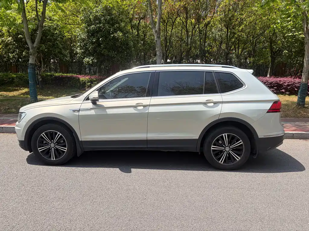 Volkswagen Tiguan L 2020 — фото 7
