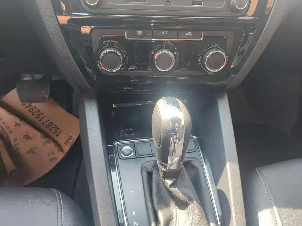 Volkswagen Sagitar 2019