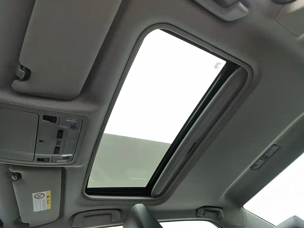 Toyota Camry 2017 — фото 14