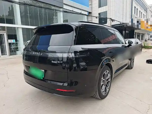 Lynk & Co 900 2025