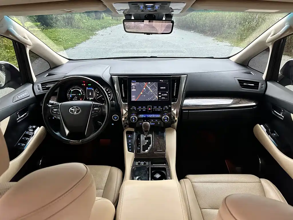 Toyota Alphard 2020 — фото 8