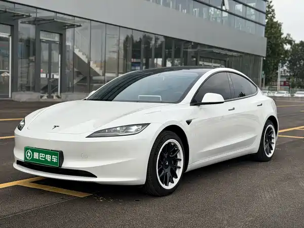 Tesla Model 3 2024