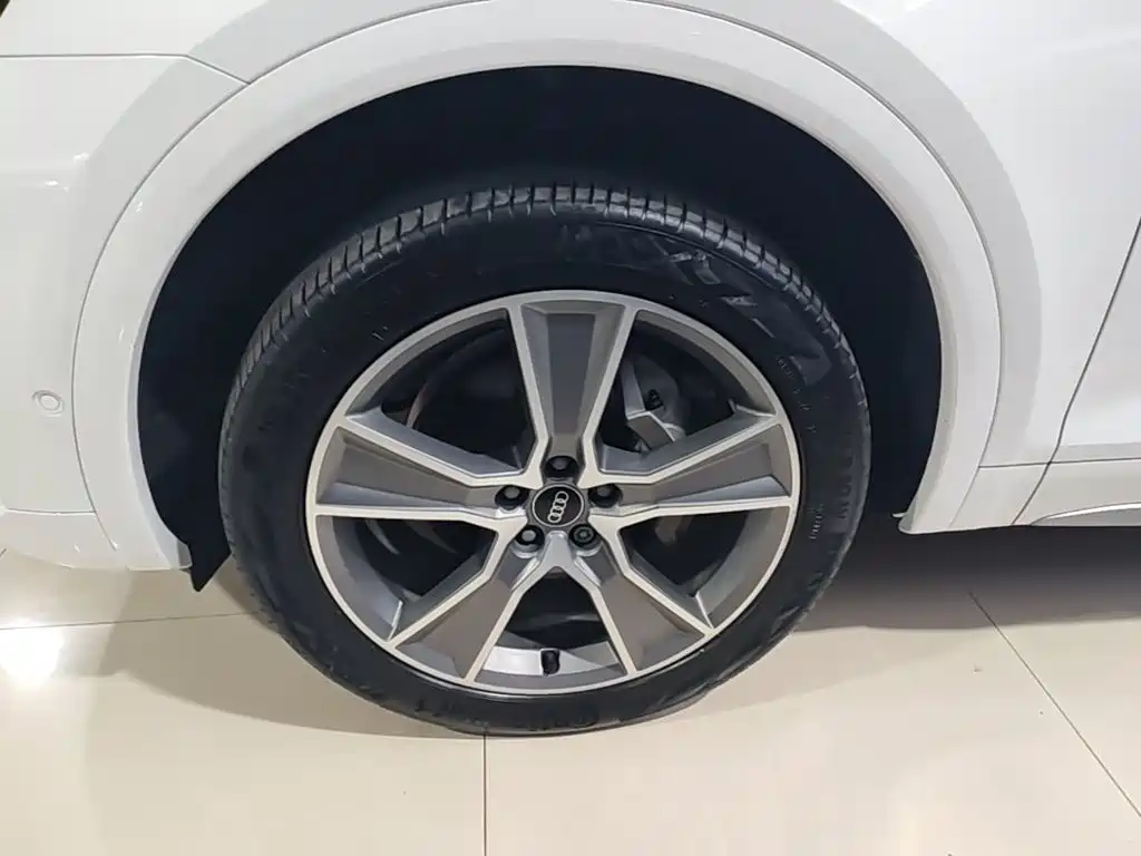 Audi Q5L Sportback 2022 — фото 23
