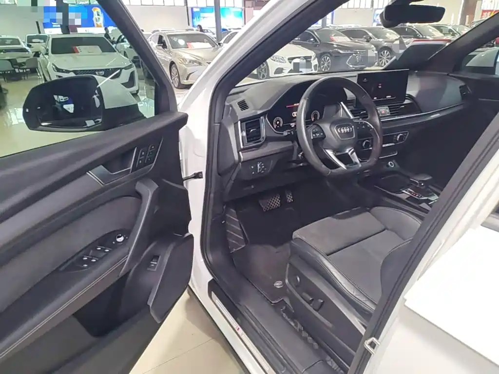 Audi Q5L Sportback 2022 — фото 16