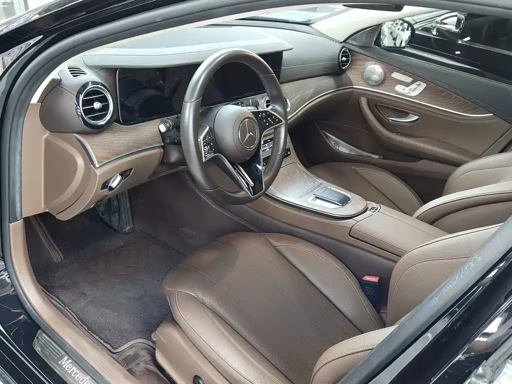 Mercedes-Benz E-Class 2023 — фото 10
