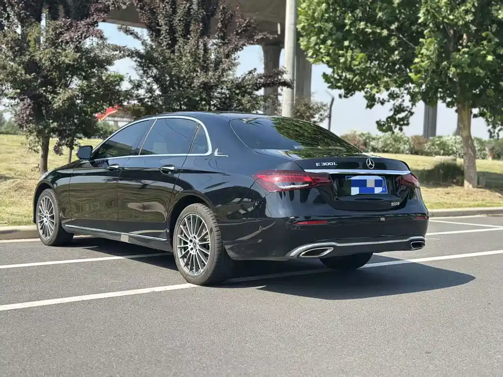 Mercedes-Benz E-Class 2022