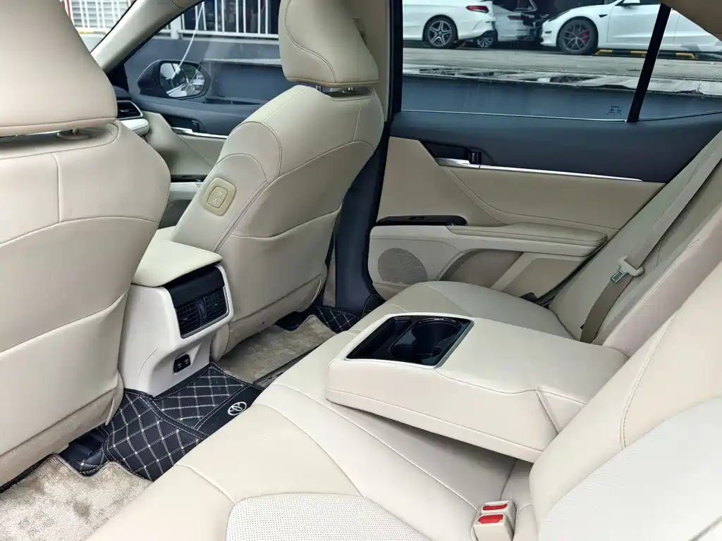 Toyota Camry 2023 — фото 14