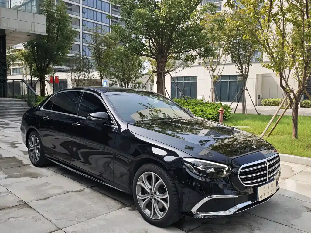 Mercedes-Benz E-Class 2023 — фото 1