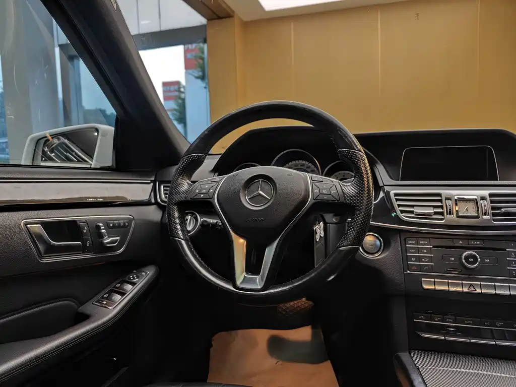 Mercedes-Benz E-Class 2015 — фото 14