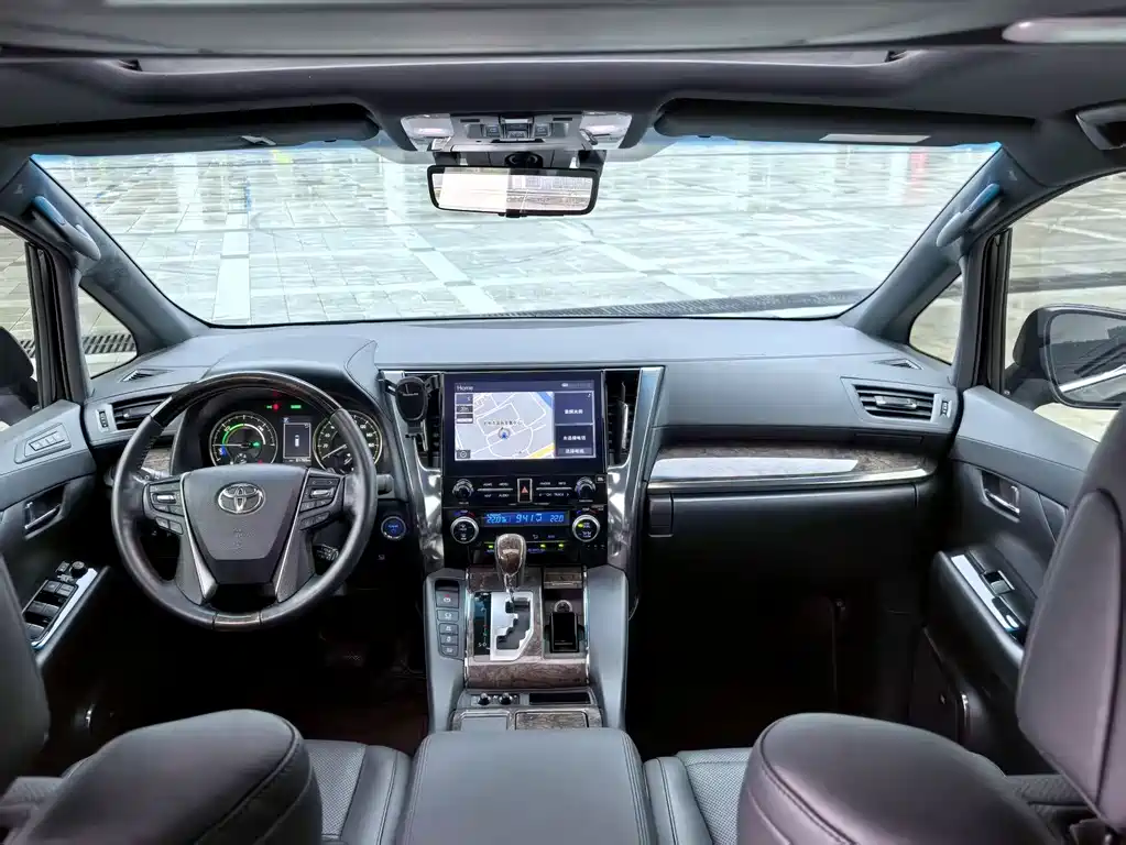 Toyota Alphard 2022 — фото 13