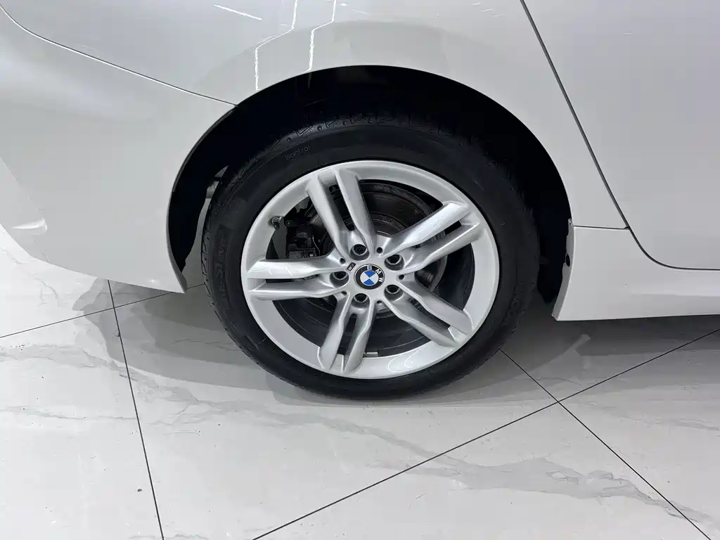 BMW 1 Series 2022 — фото 17