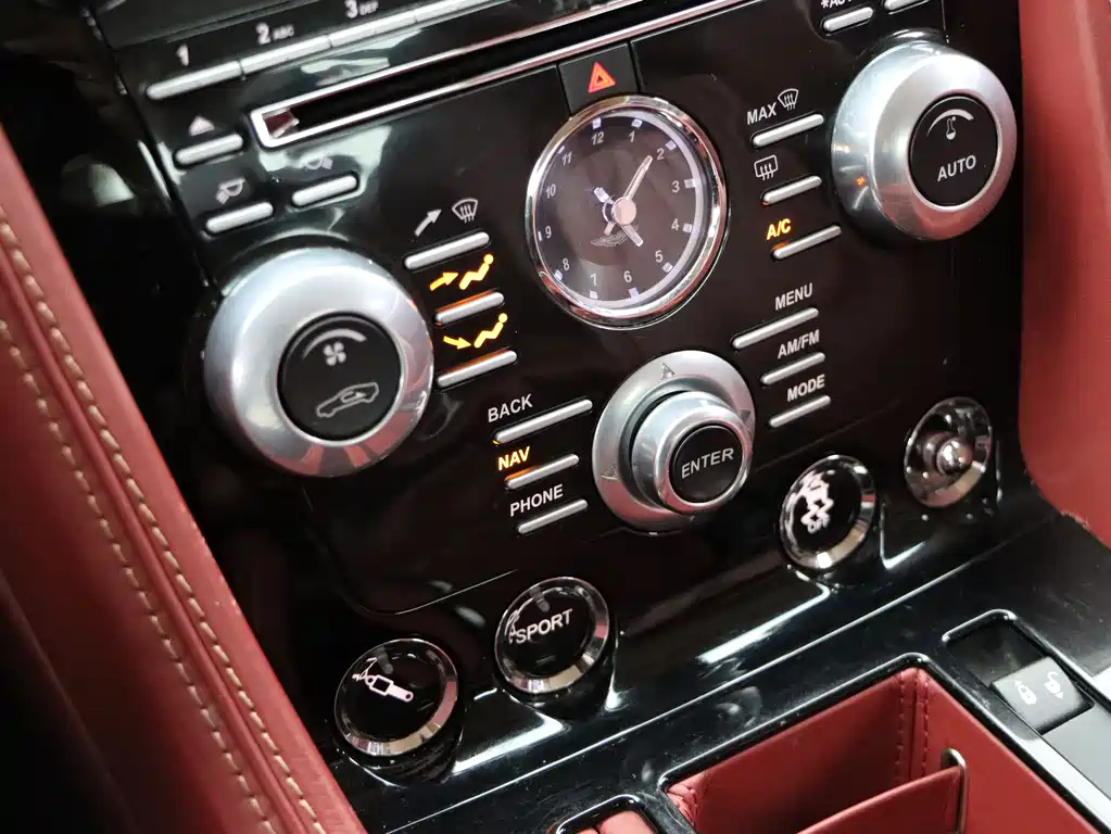 Aston Martin Virage 2014 — фото 15