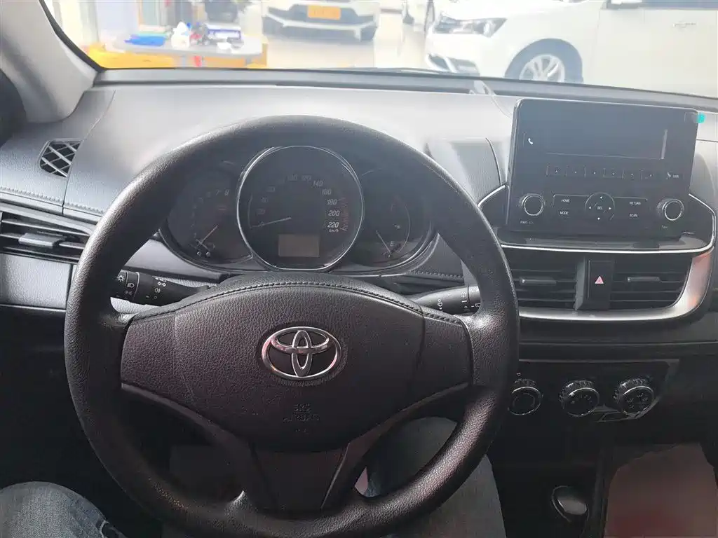 Toyota Yaris L 2021 — фото 10