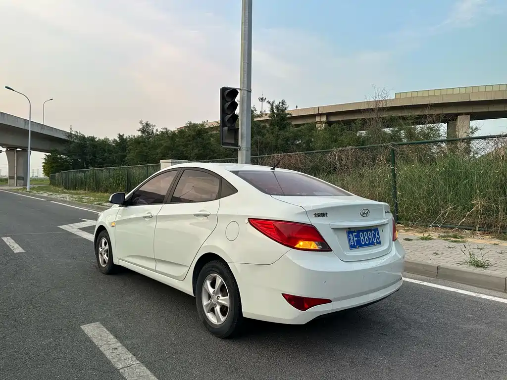Hyundai Verna 2016 — фото 8