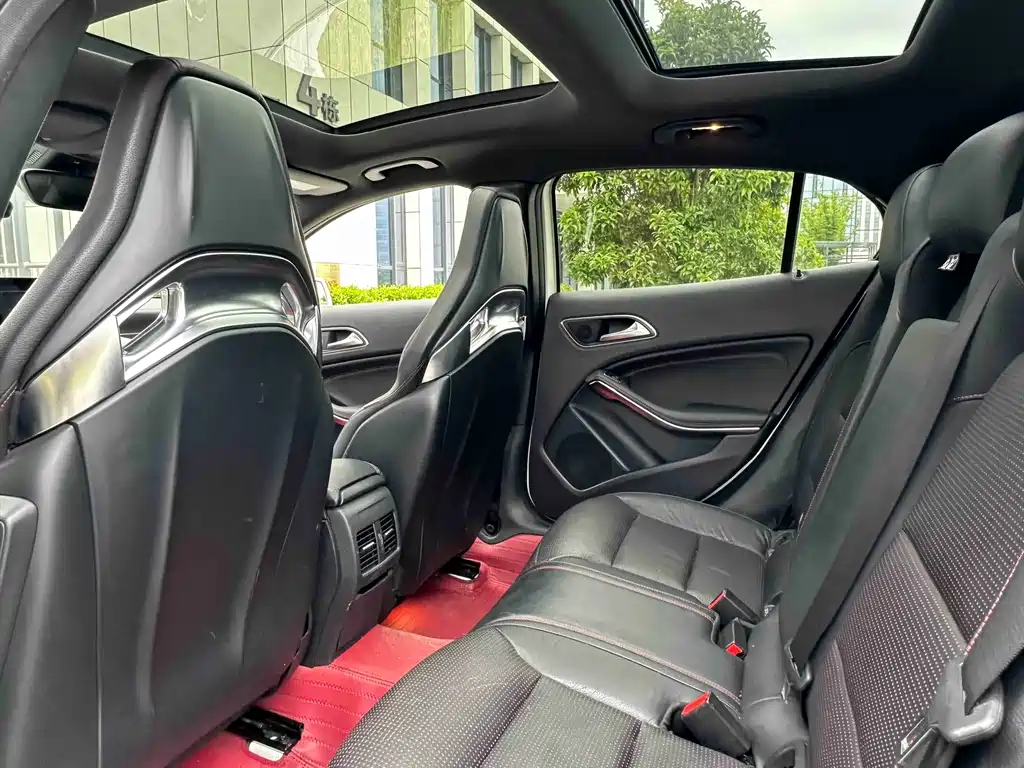 Mercedes-Benz GLA AMG 2018 — фото 11