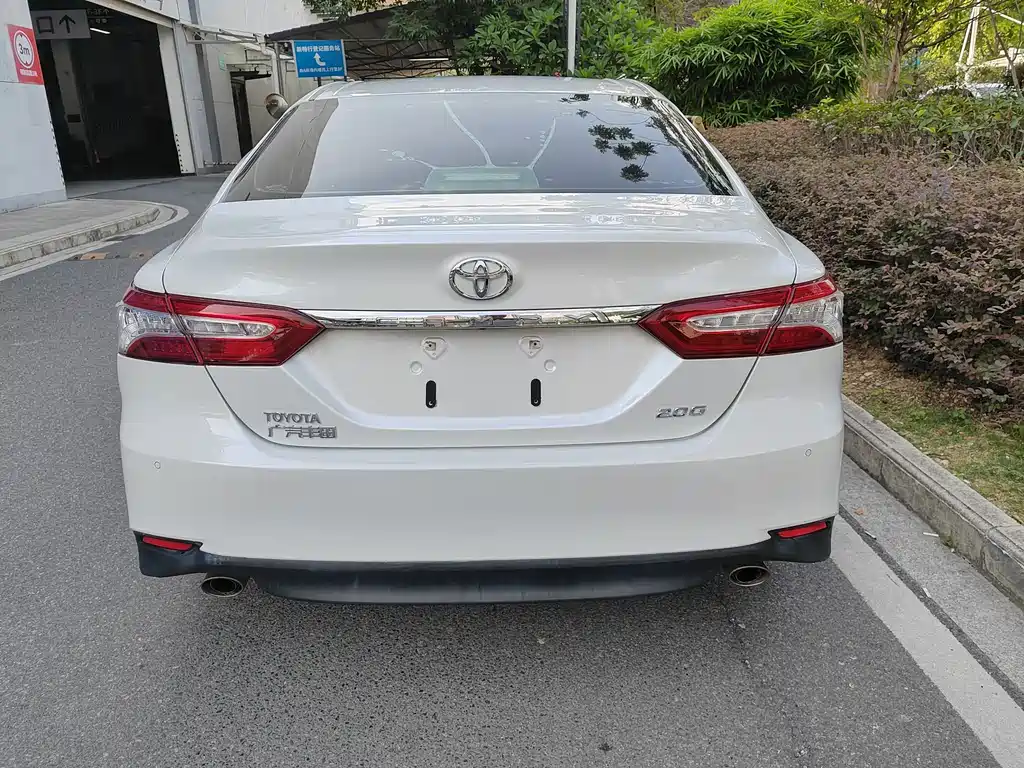 Toyota Camry 2018 — фото 3