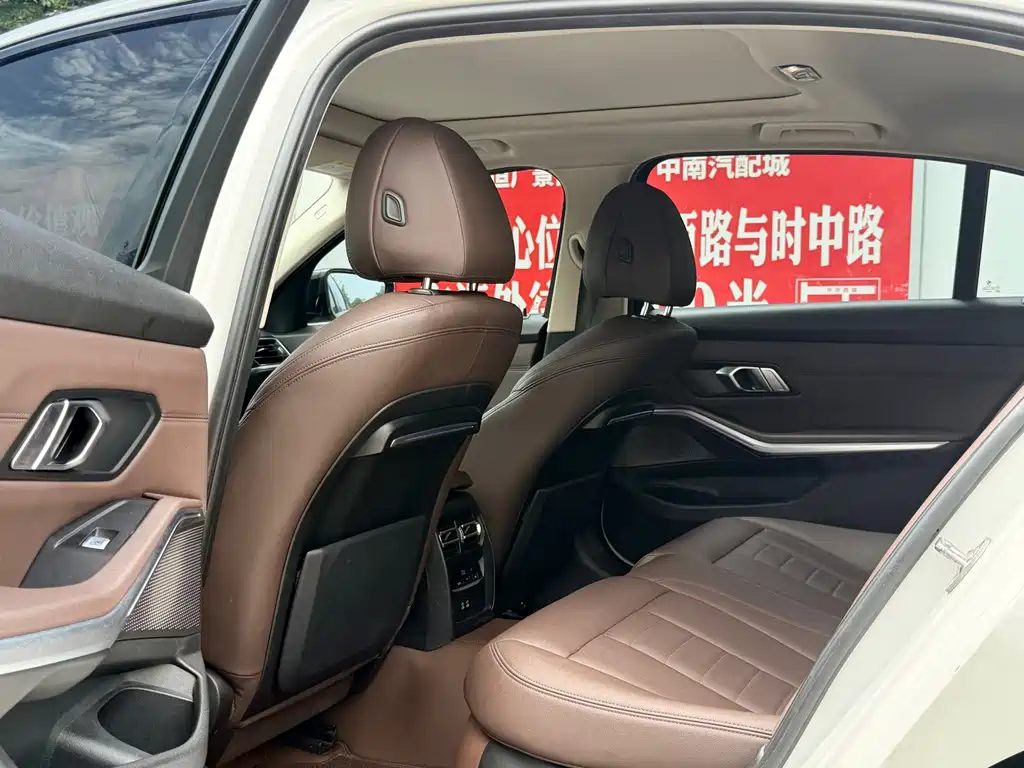 BMW 3 Series 2019 — фото 10