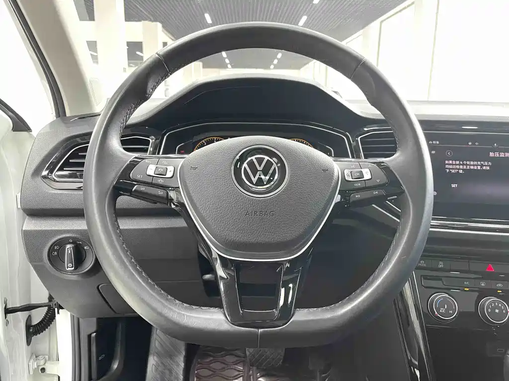 Volkswagen T-Roc 2022 — фото 8