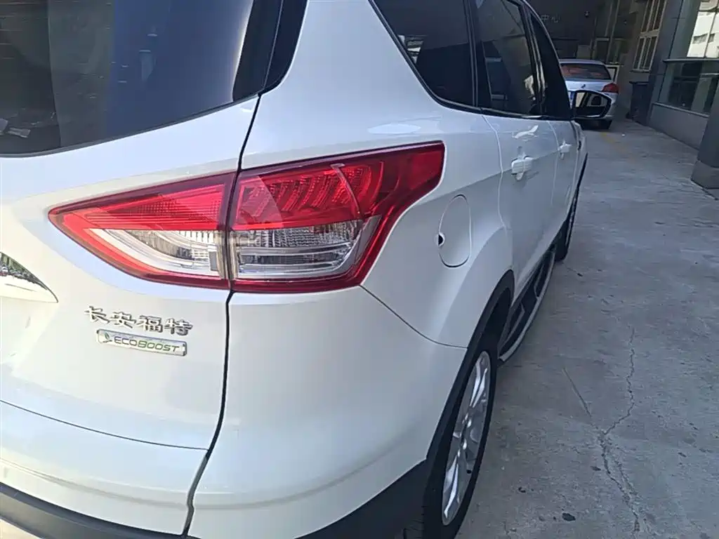Ford Kuga 2015 — фото 8