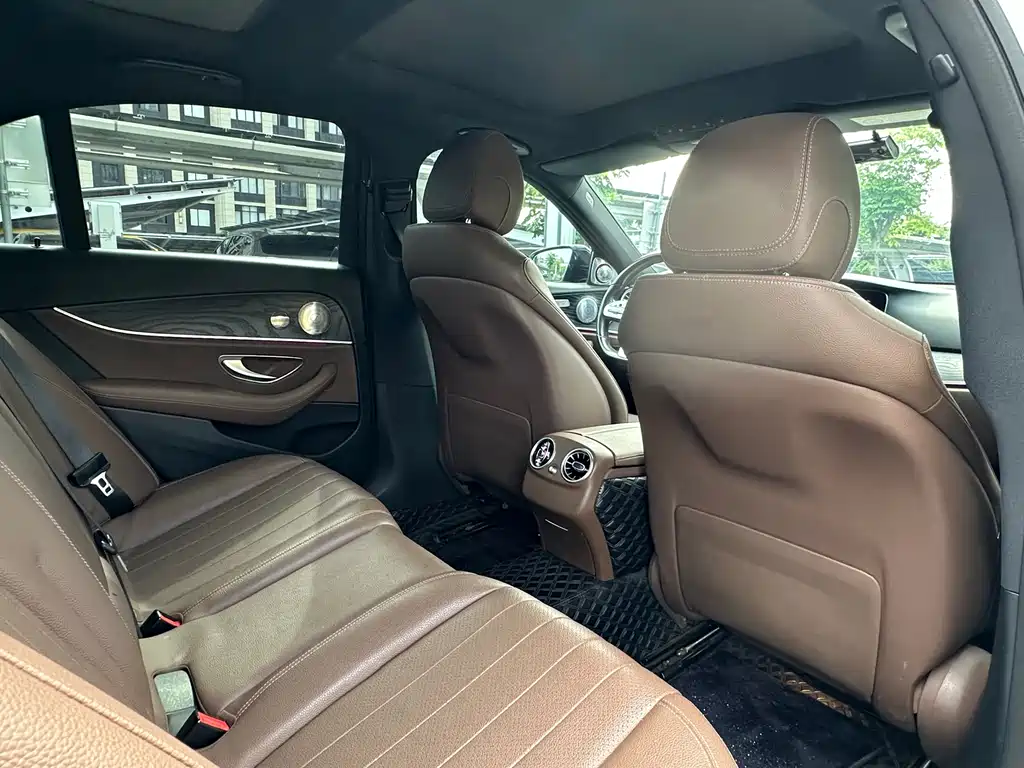Mercedes-Benz E-Class 2020 — фото 17