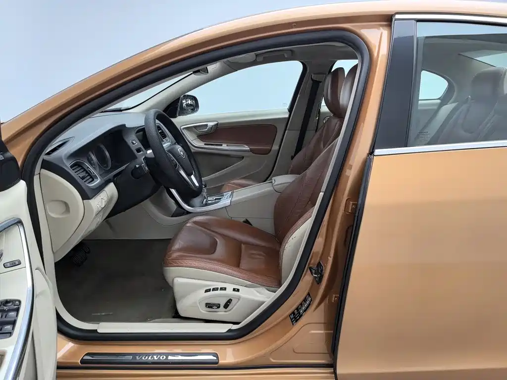 Volvo S60 2011 — фото 10