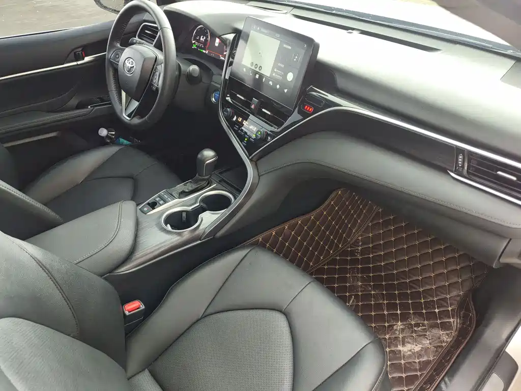 Toyota Camry 2023 — фото 16
