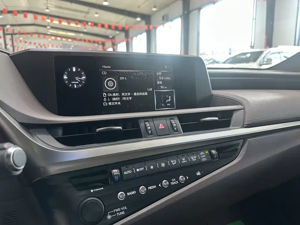 Lexus ES 2019
