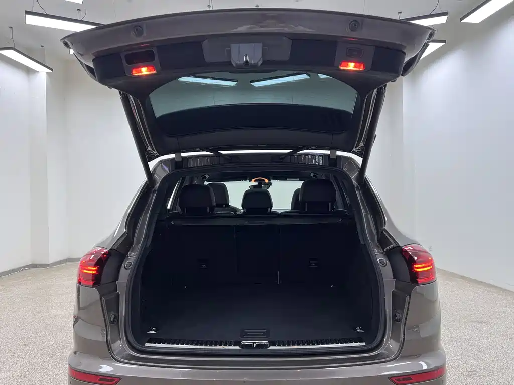 Porsche Cayenne 2015 — фото 18