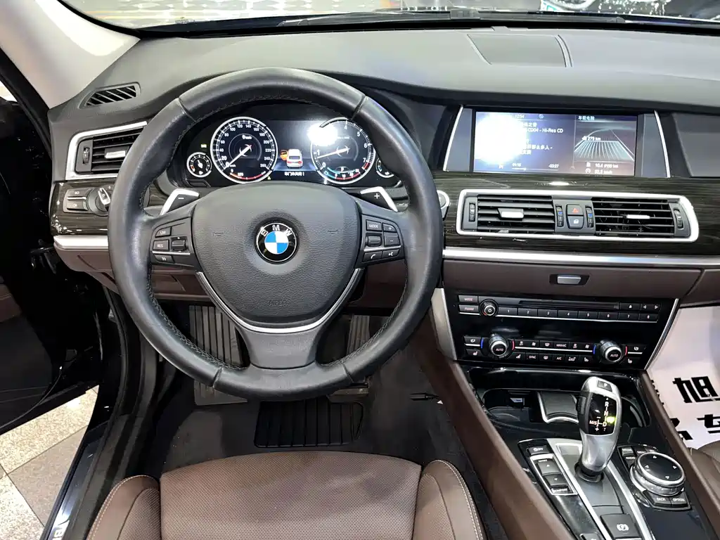 BMW 5 Series GT 2014 — фото 13